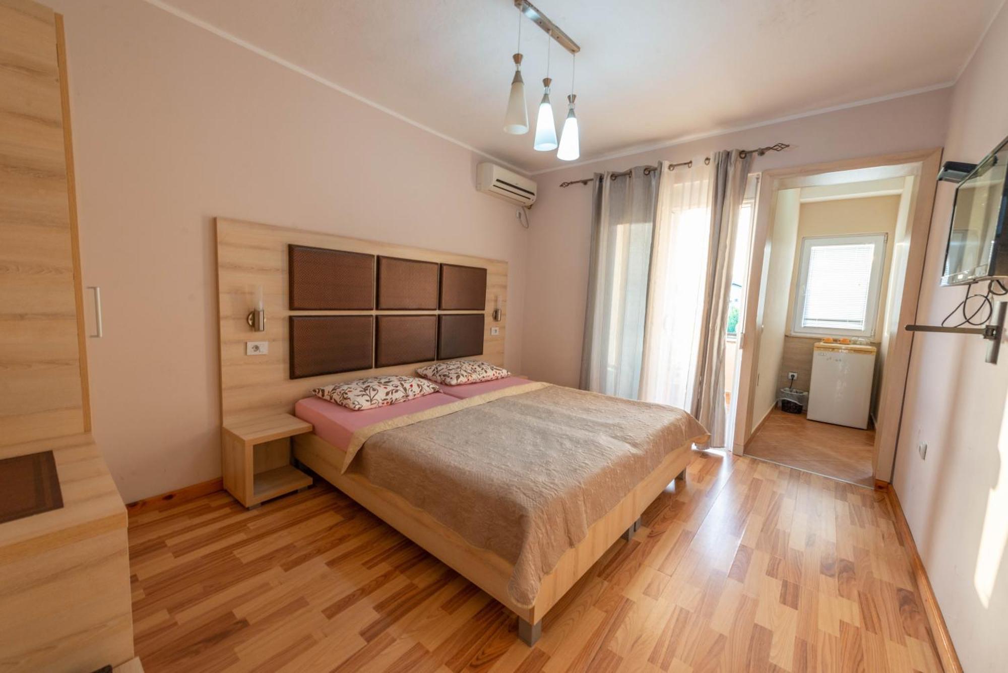 La Hacienda Hotel Ulcinj Ngoại thất bức ảnh
