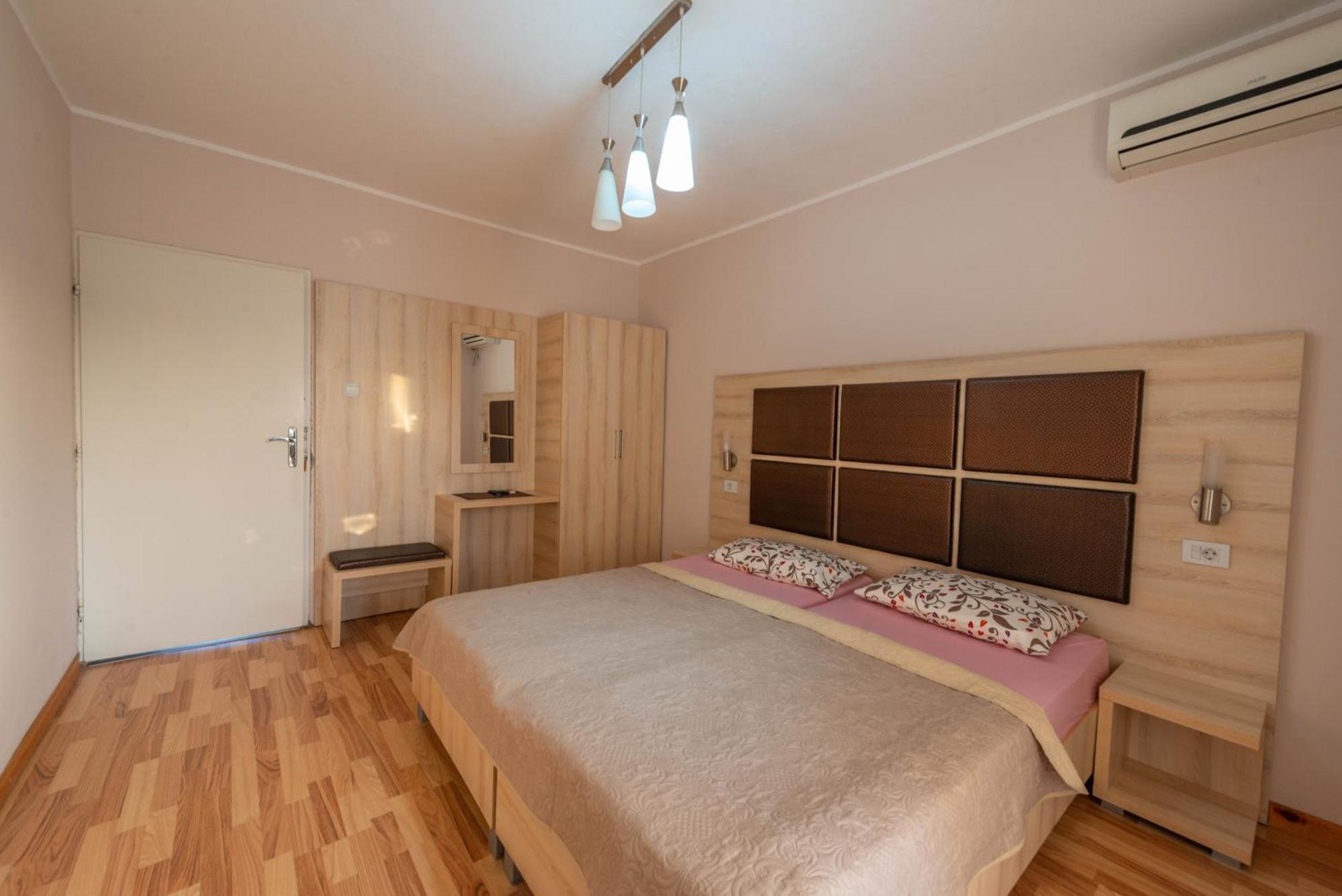 La Hacienda Hotel Ulcinj Ngoại thất bức ảnh